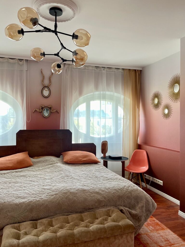Terracotta brown ombre effect bedroom. Bedscapism trend