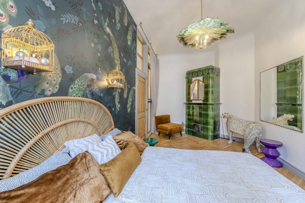 Rental homes don’t have to be boring: how wallpaper helps your listing stand out