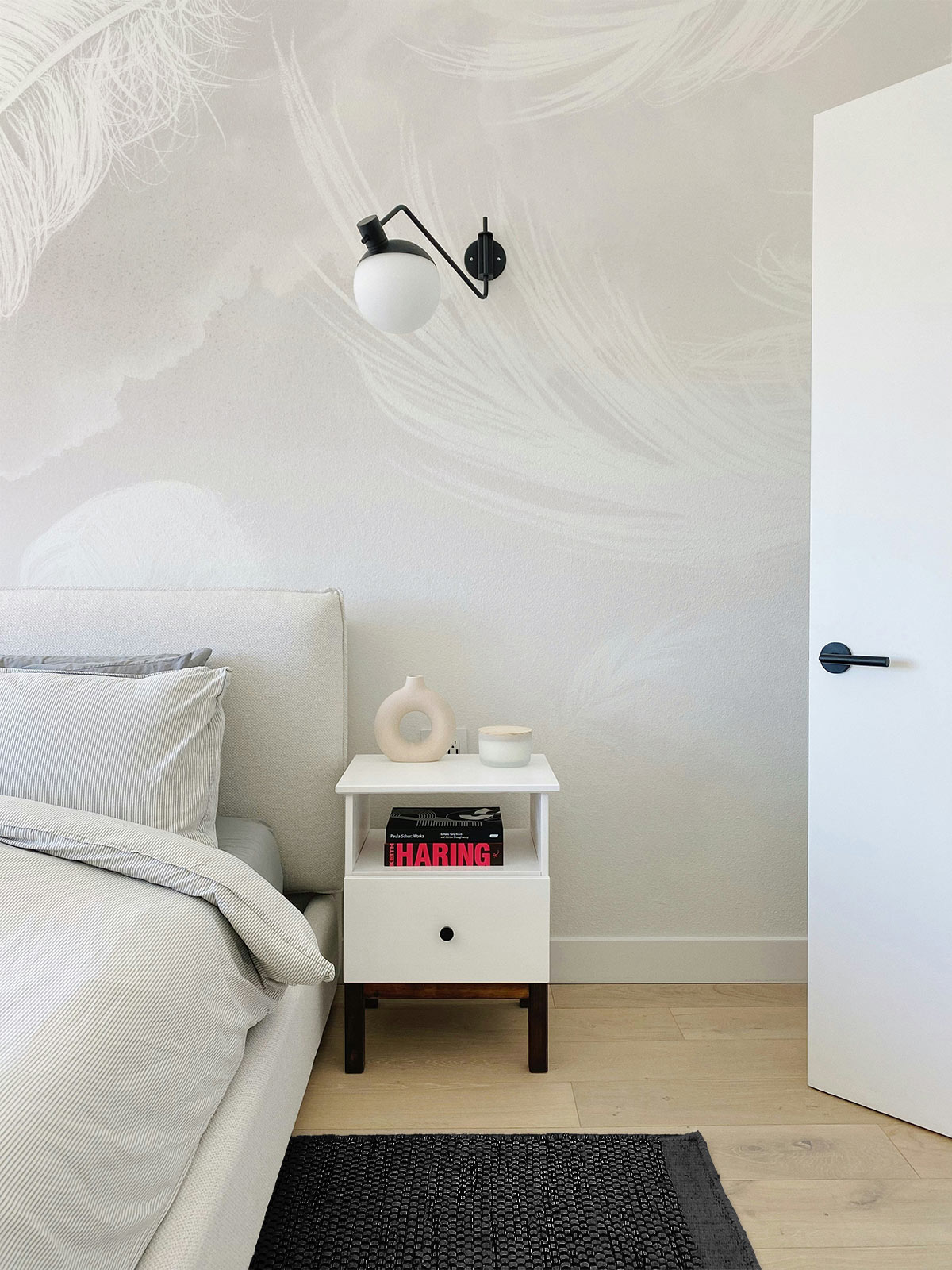 Falling Feathers – Light Grey