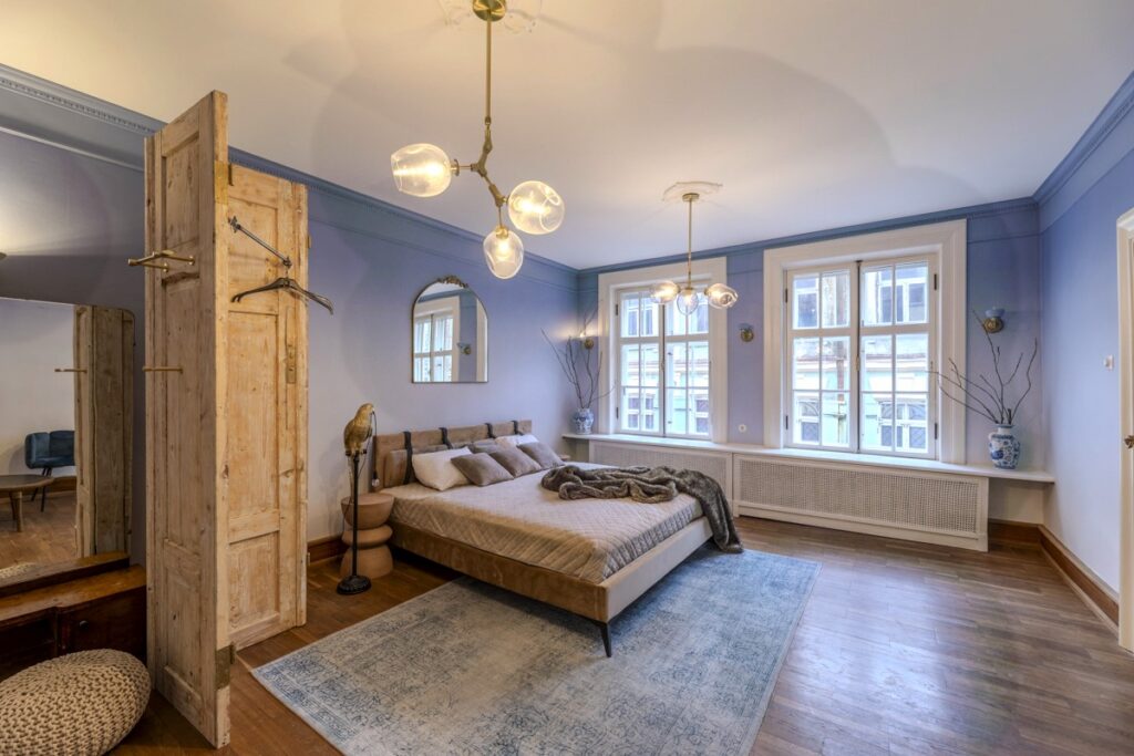 Ombre effect blue wallpaper set on all walls of a luxurious bedroom. Custom made, Baubauwall Wallpapers